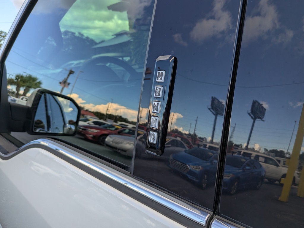 Ford F-150 Vehicle Full-screen Gallery Image 15