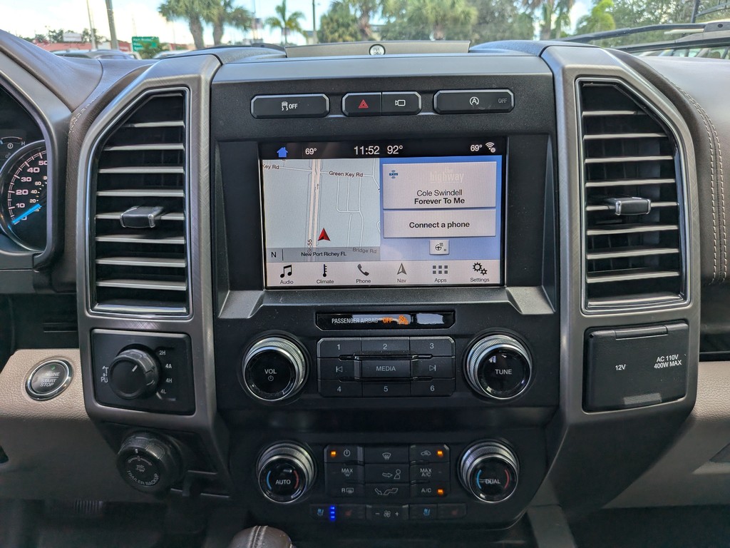 Ford F-150 Vehicle Full-screen Gallery Image 19