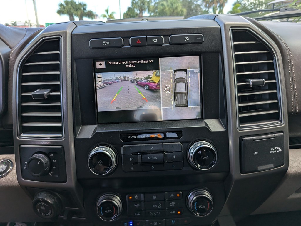 Ford F-150 Vehicle Full-screen Gallery Image 21