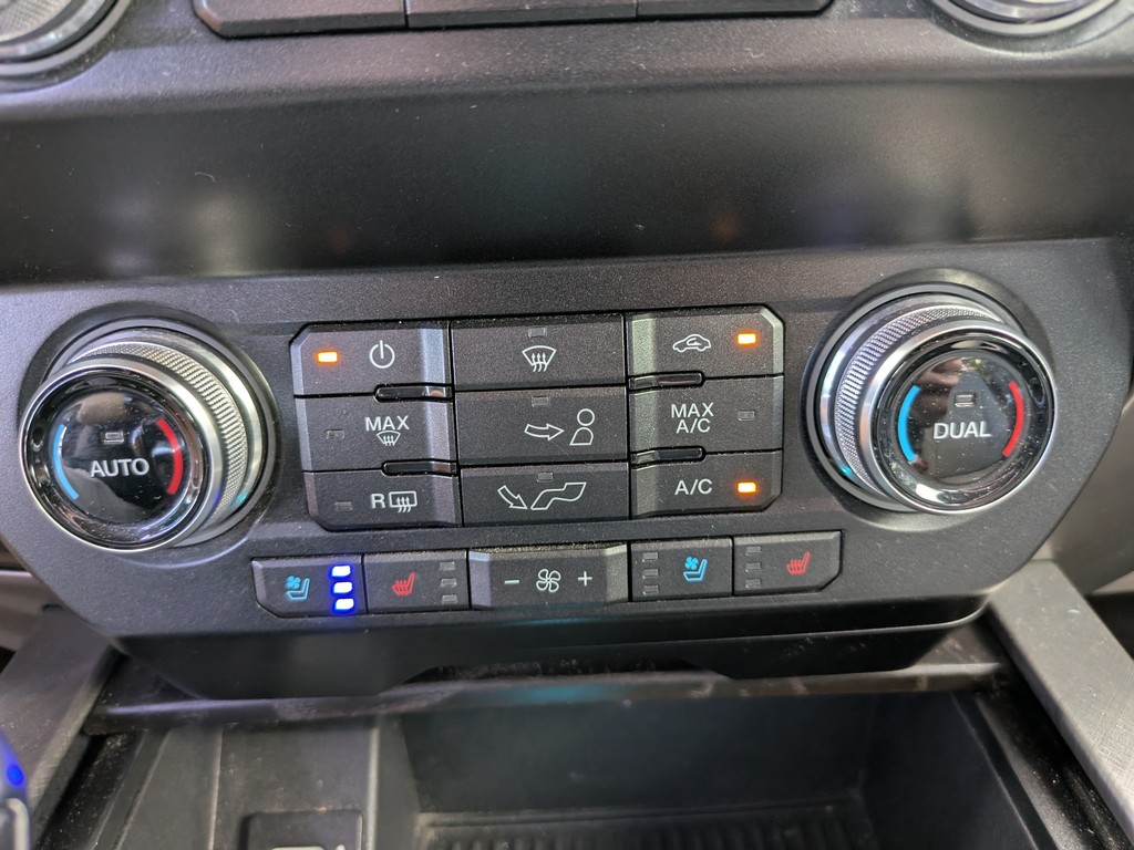 Ford F-150 Vehicle Full-screen Gallery Image 23
