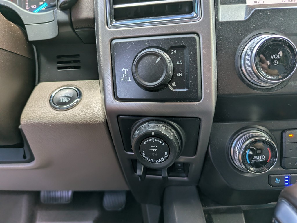 Ford F-150 Vehicle Full-screen Gallery Image 24