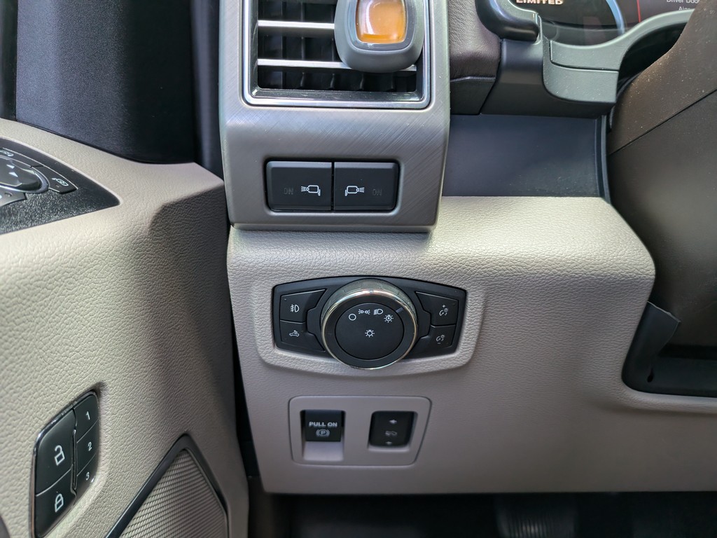 Ford F-150 Vehicle Full-screen Gallery Image 27