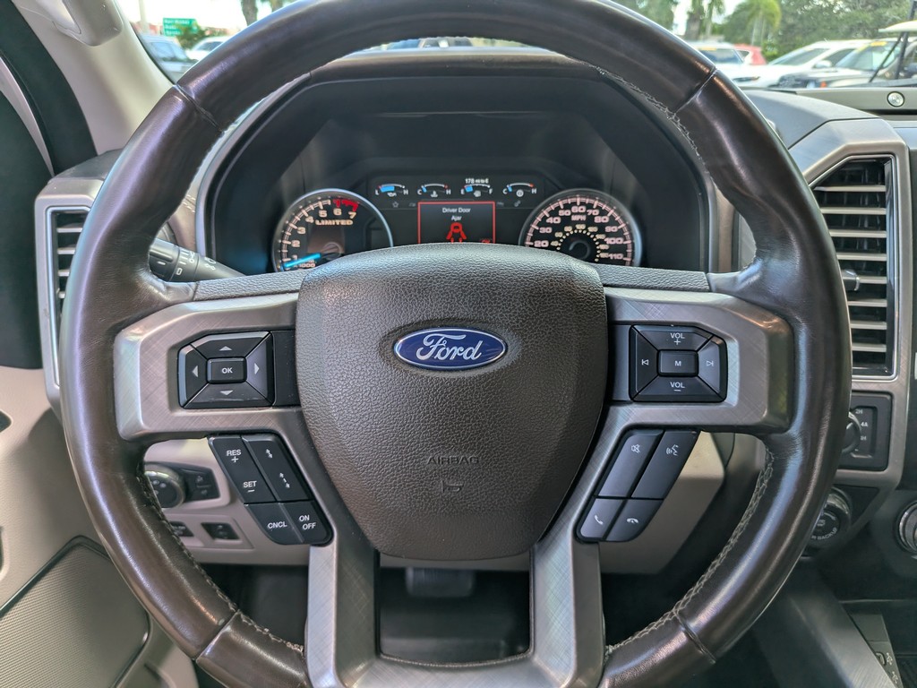 Ford F-150 Vehicle Full-screen Gallery Image 28