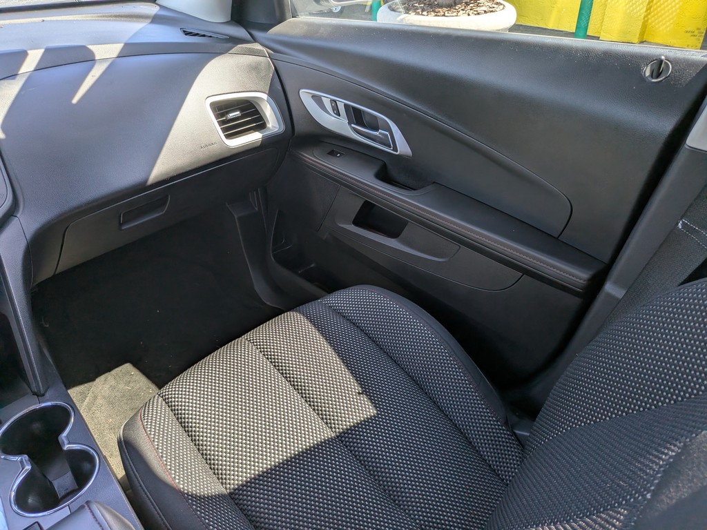 Chevrolet Equinox Vehicle Full-screen Gallery Image 14