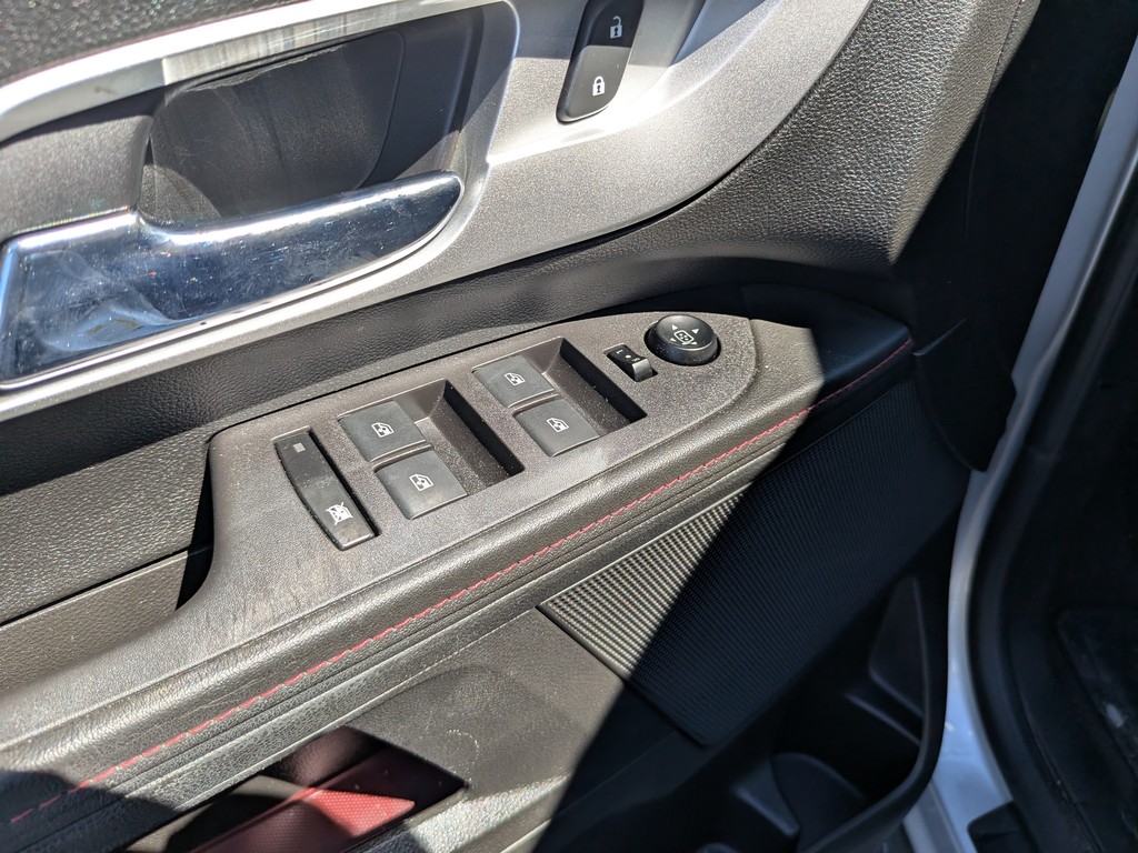 Chevrolet Equinox Vehicle Full-screen Gallery Image 16