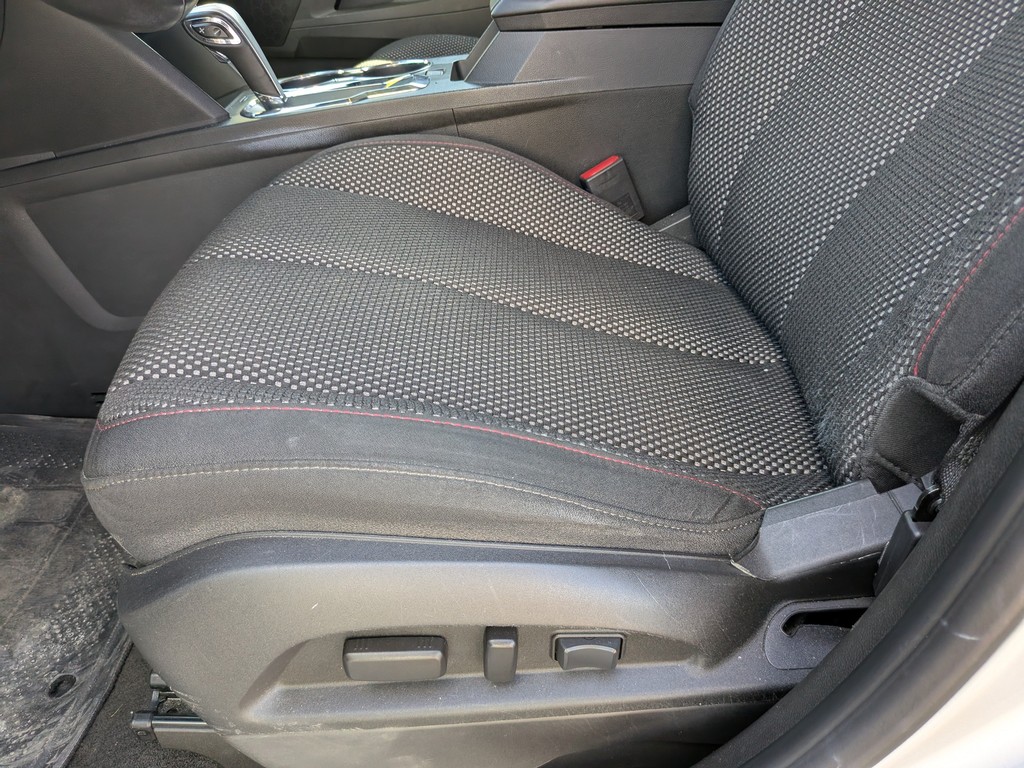 Chevrolet Equinox Vehicle Full-screen Gallery Image 17