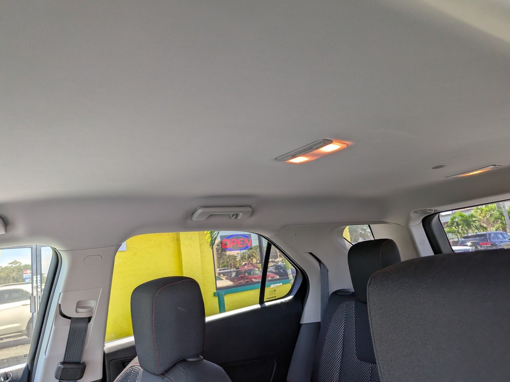 Chevrolet Equinox Vehicle Full-screen Gallery Image 18