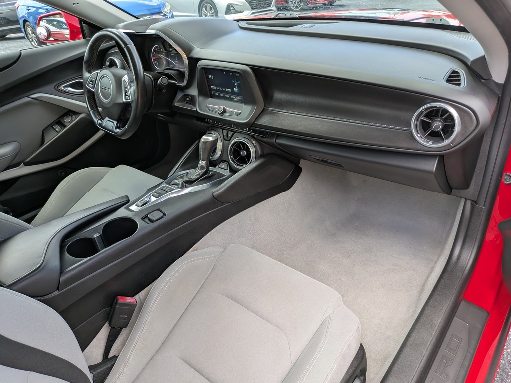 Chevrolet Camaro Vehicle Full-screen Gallery Image 11