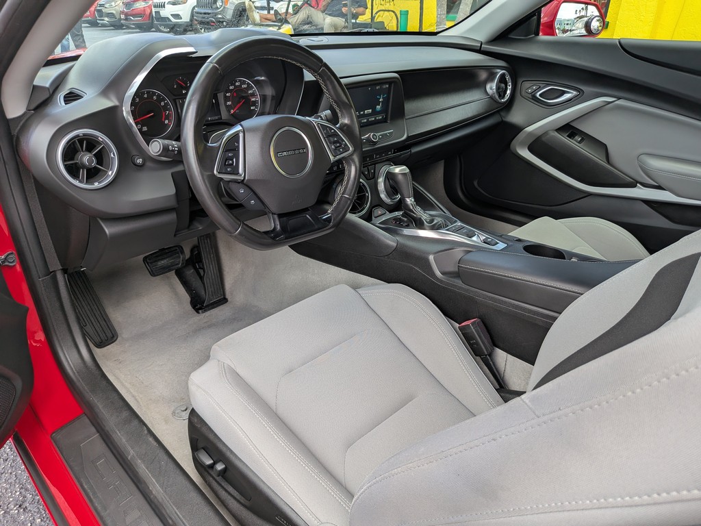 Chevrolet Camaro Vehicle Full-screen Gallery Image 12