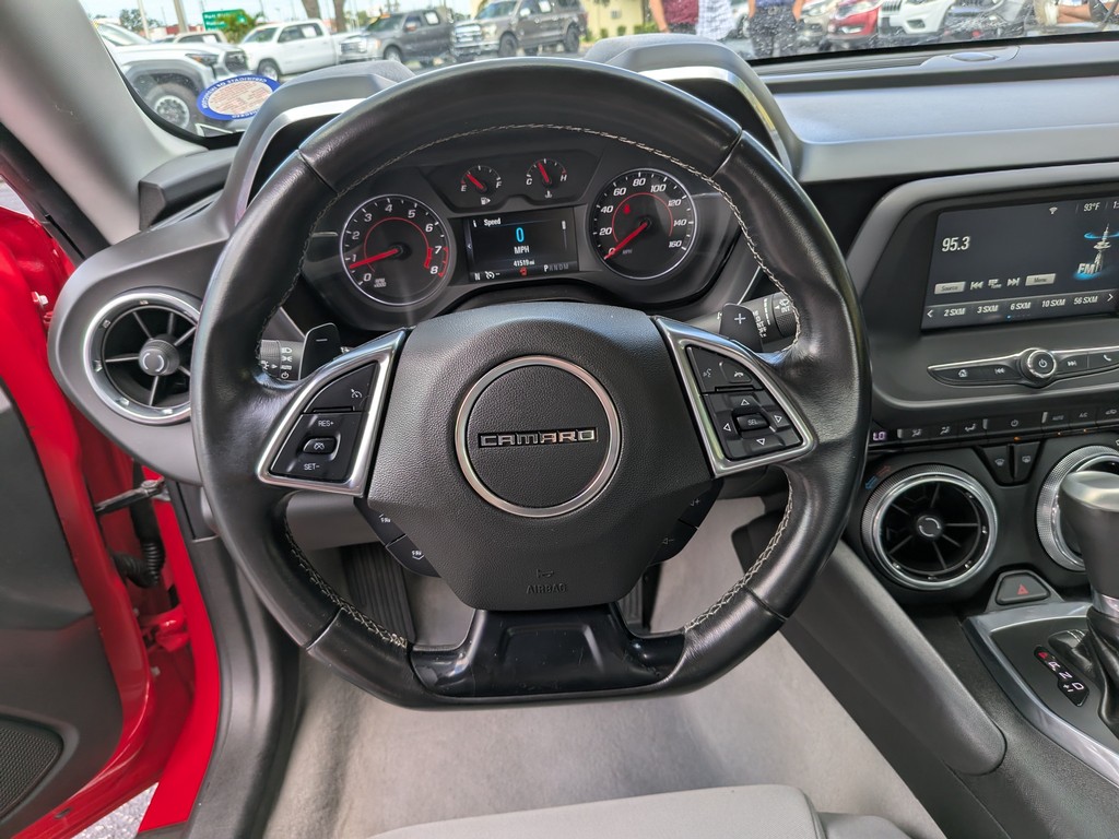Chevrolet Camaro Vehicle Full-screen Gallery Image 13