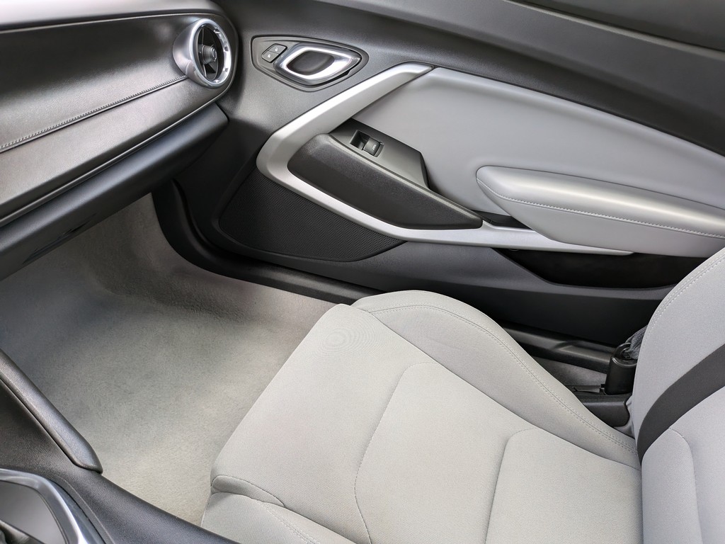 Chevrolet Camaro Vehicle Full-screen Gallery Image 15