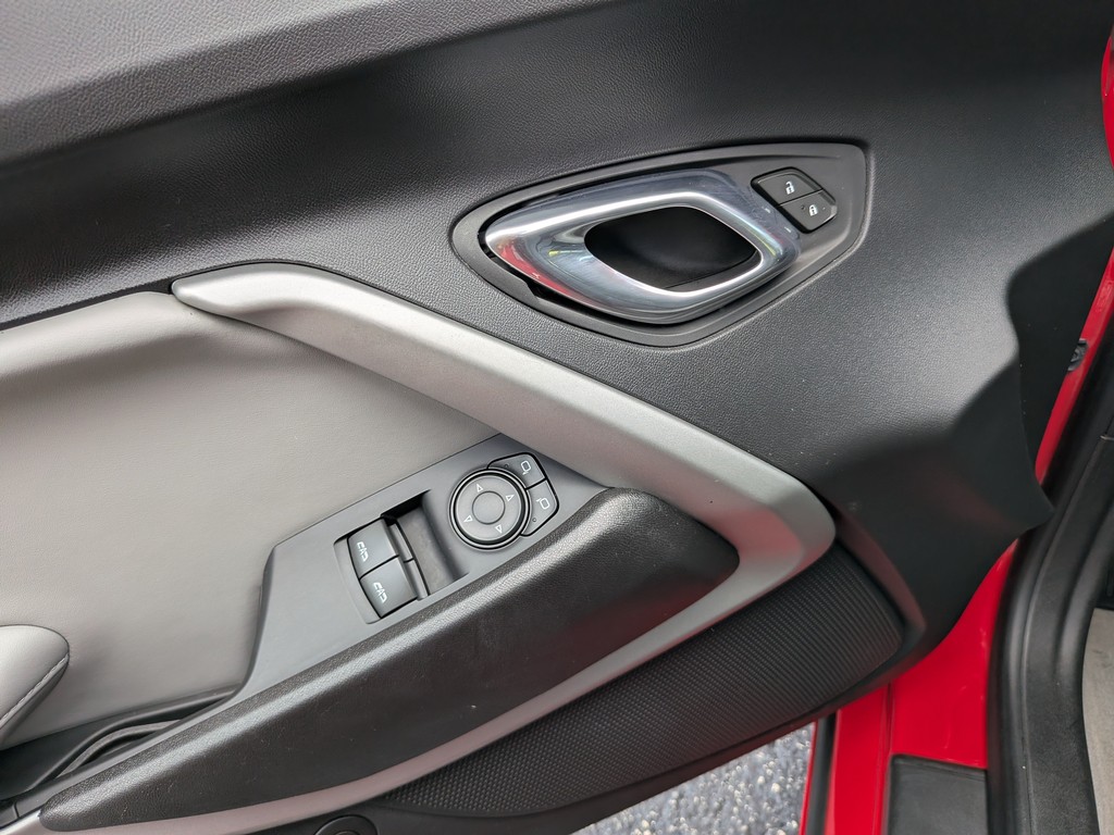 Chevrolet Camaro Vehicle Full-screen Gallery Image 17