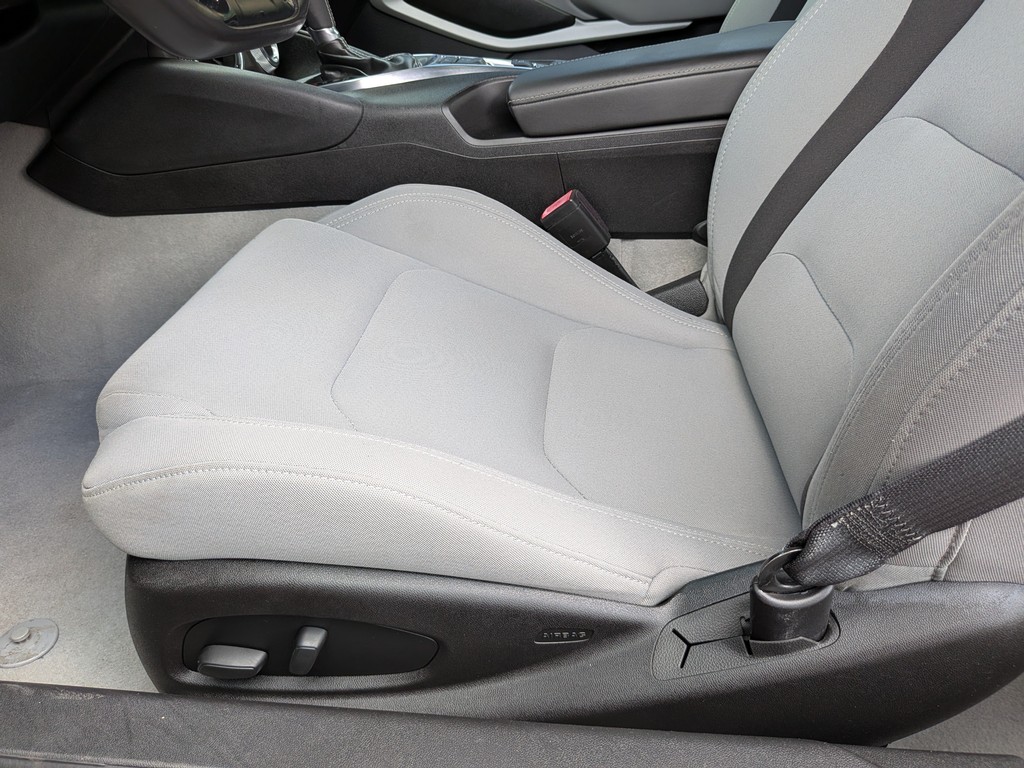 Chevrolet Camaro Vehicle Full-screen Gallery Image 18