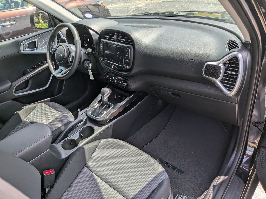 Kia Soul Vehicle Full-screen Gallery Image 02