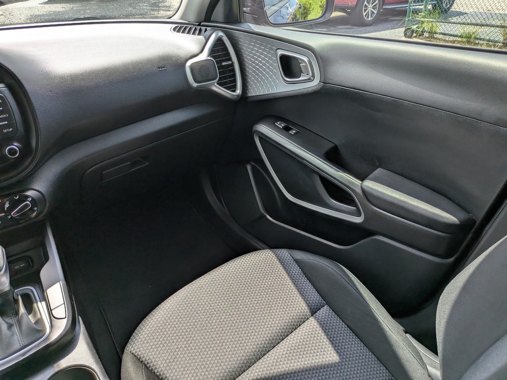 Kia Soul Vehicle Full-screen Gallery Image 06