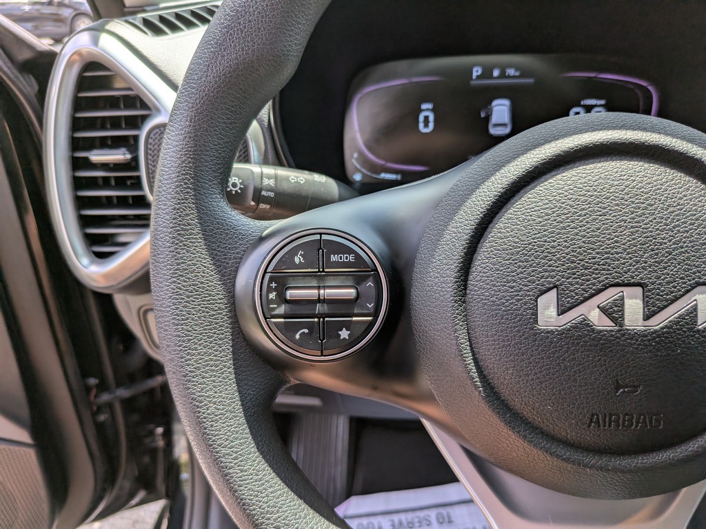 Kia Soul Vehicle Full-screen Gallery Image 18
