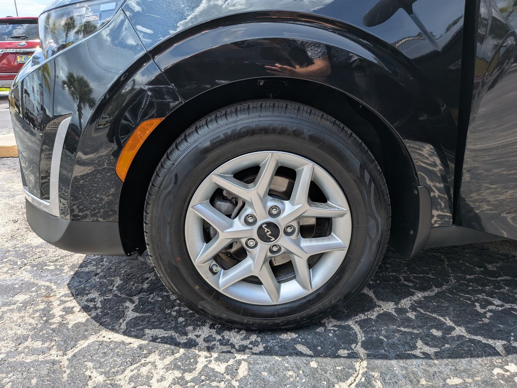 Kia Soul Vehicle Full-screen Gallery Image 25