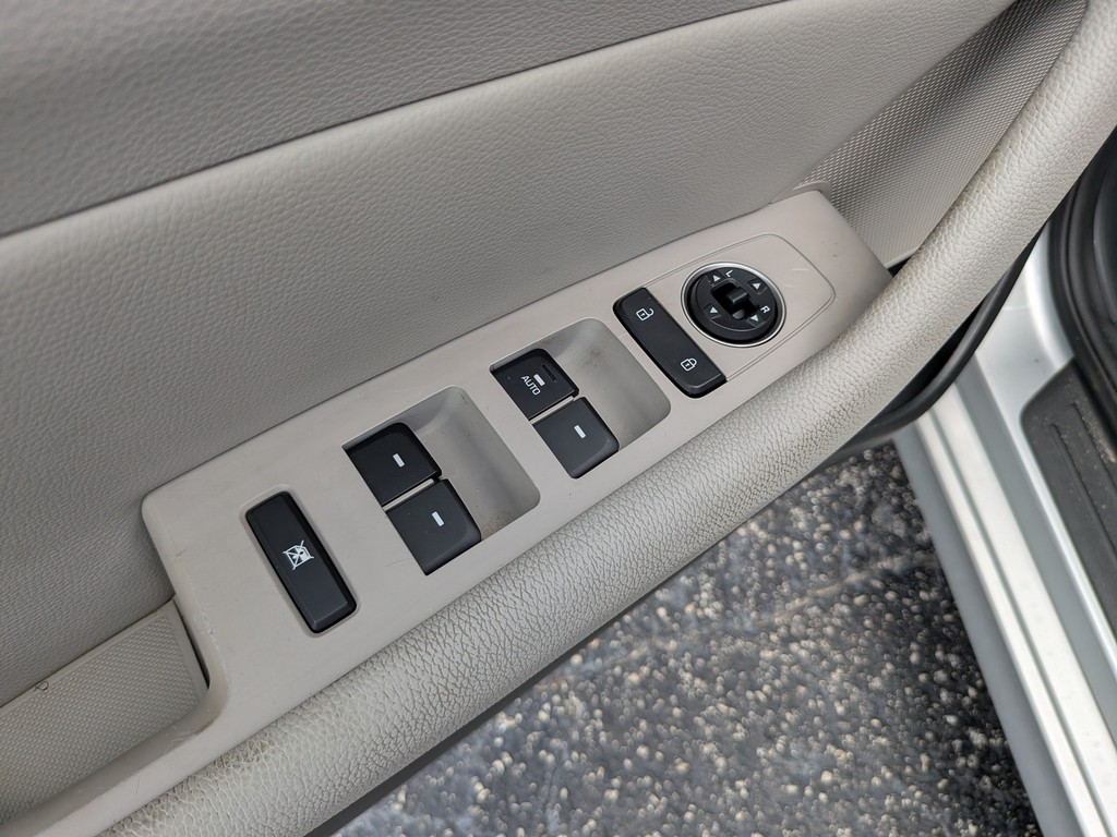 Hyundai Sonata Vehicle Full-screen Gallery Image 15