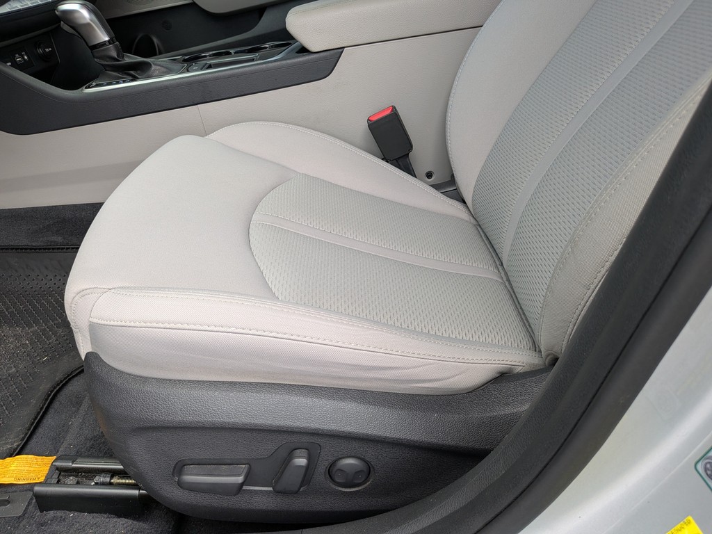 Hyundai Sonata Vehicle Full-screen Gallery Image 16