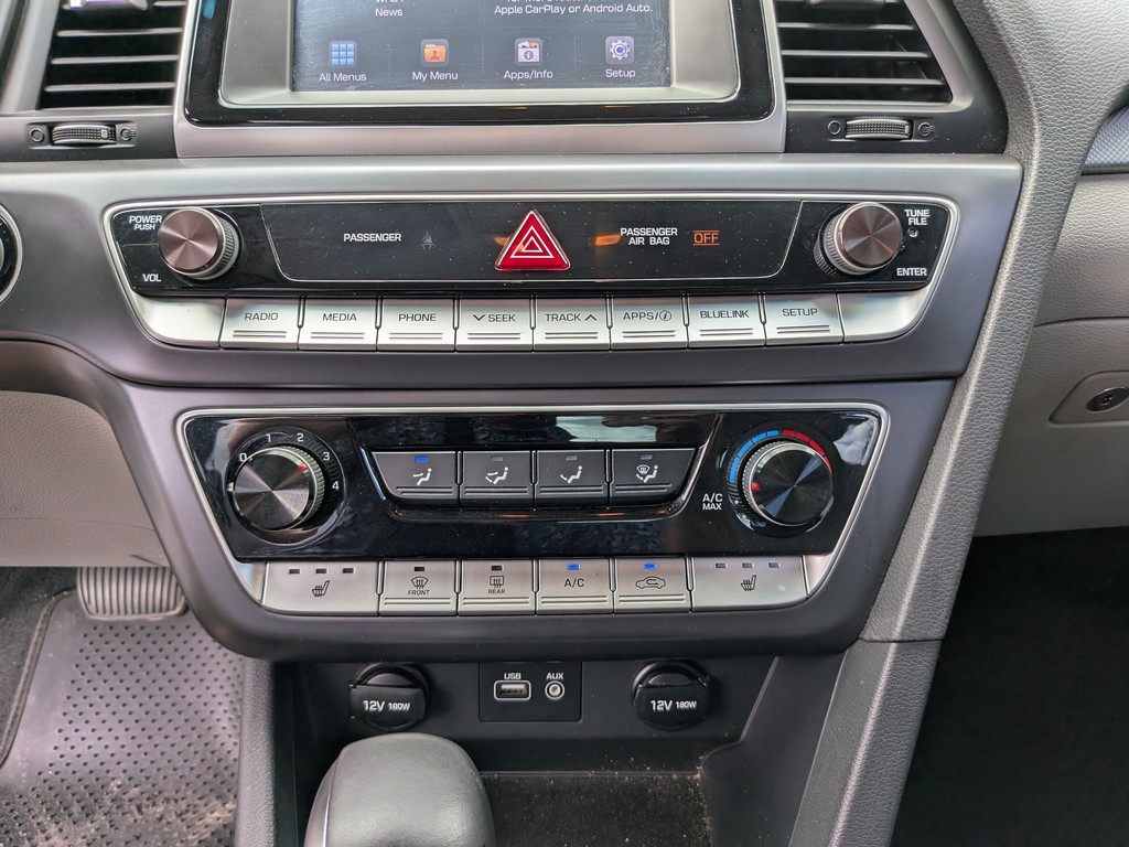Hyundai Sonata Vehicle Full-screen Gallery Image 20