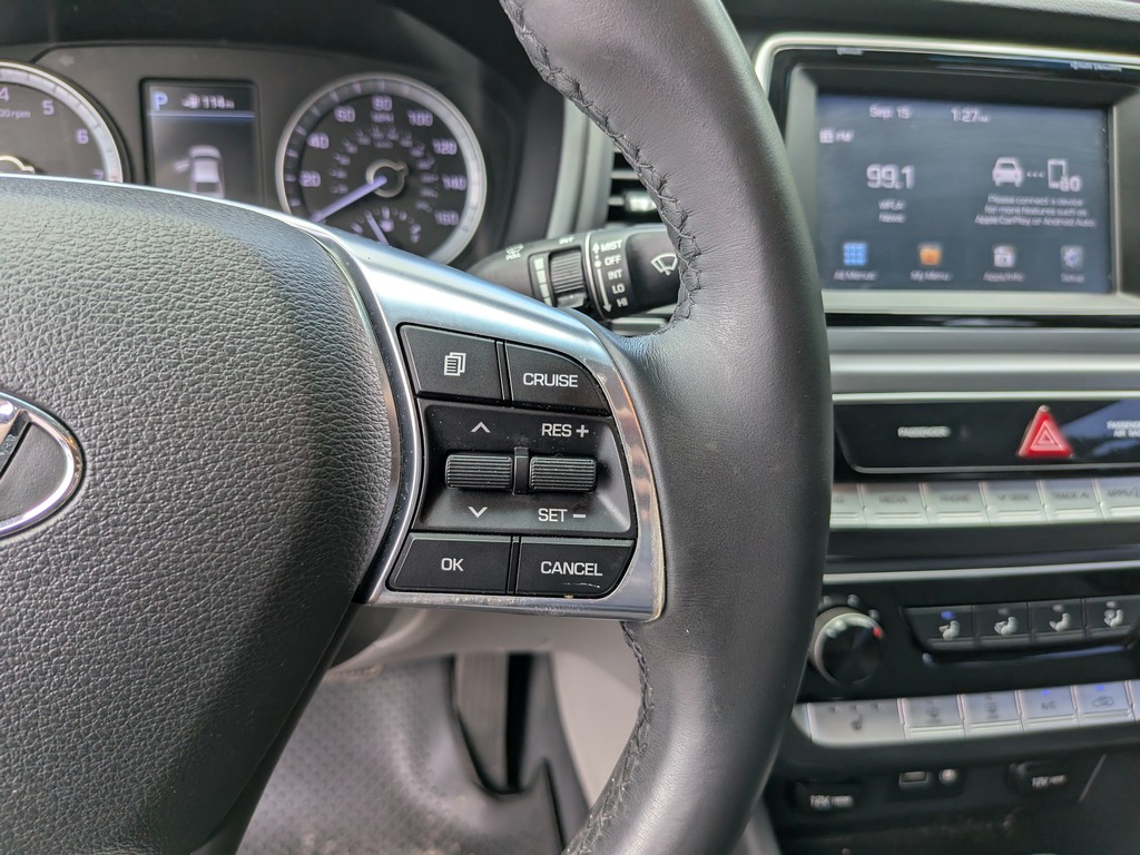 Hyundai Sonata Vehicle Full-screen Gallery Image 25
