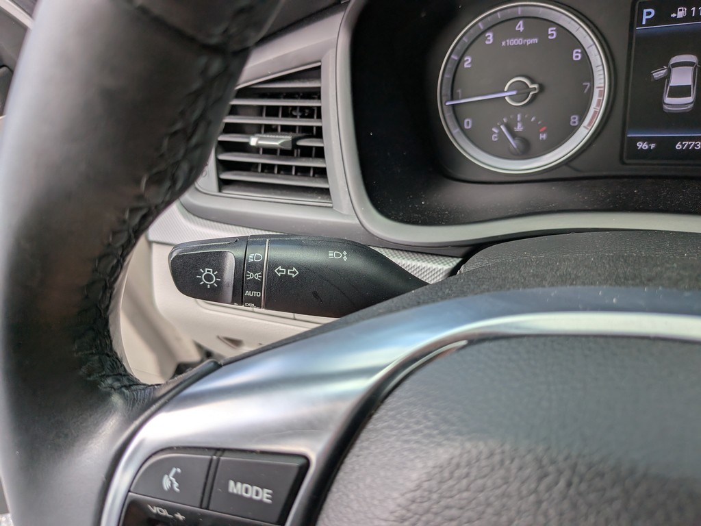 Hyundai Sonata Vehicle Full-screen Gallery Image 26