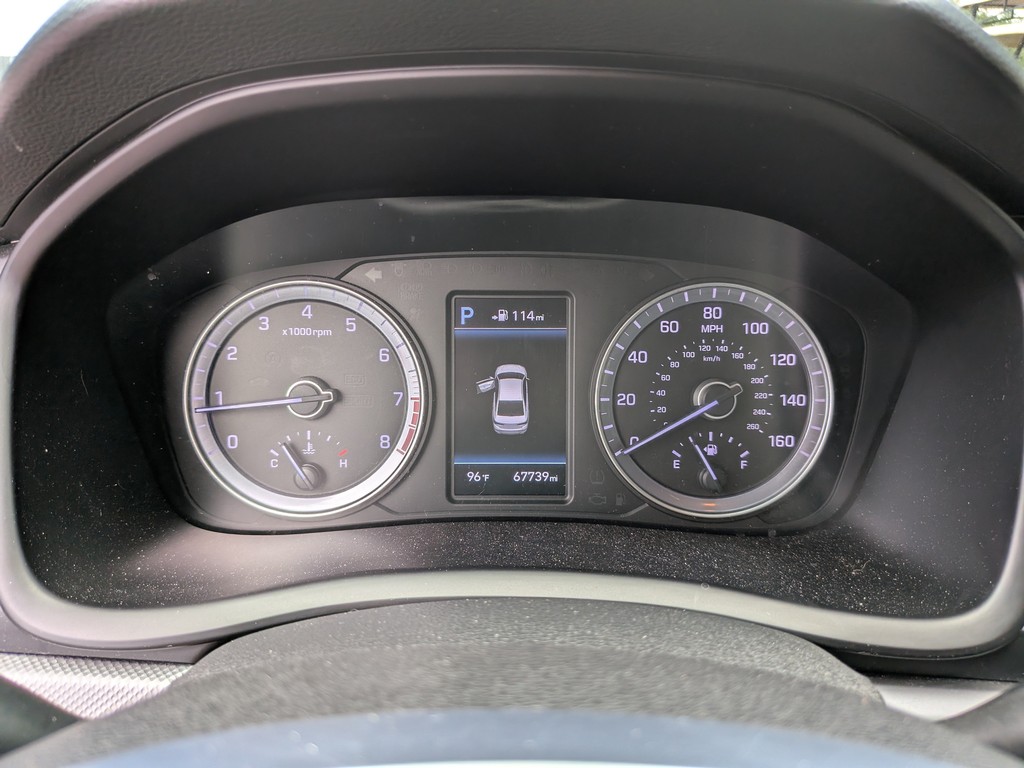 Hyundai Sonata Vehicle Full-screen Gallery Image 28