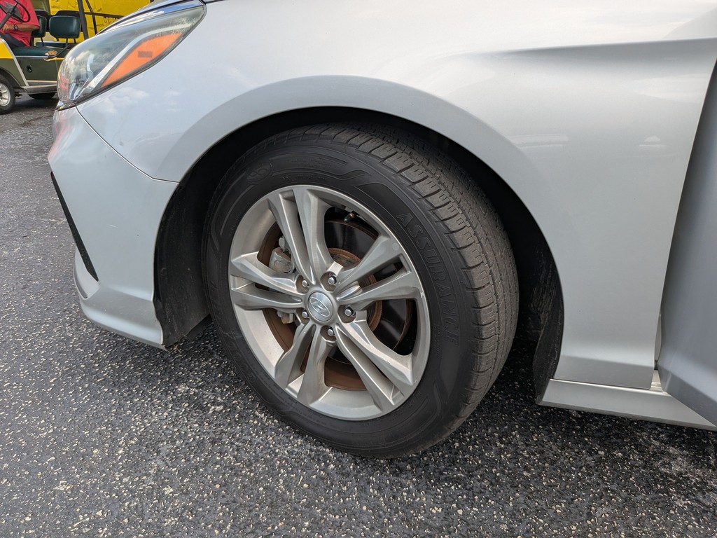 Hyundai Sonata Vehicle Full-screen Gallery Image 29