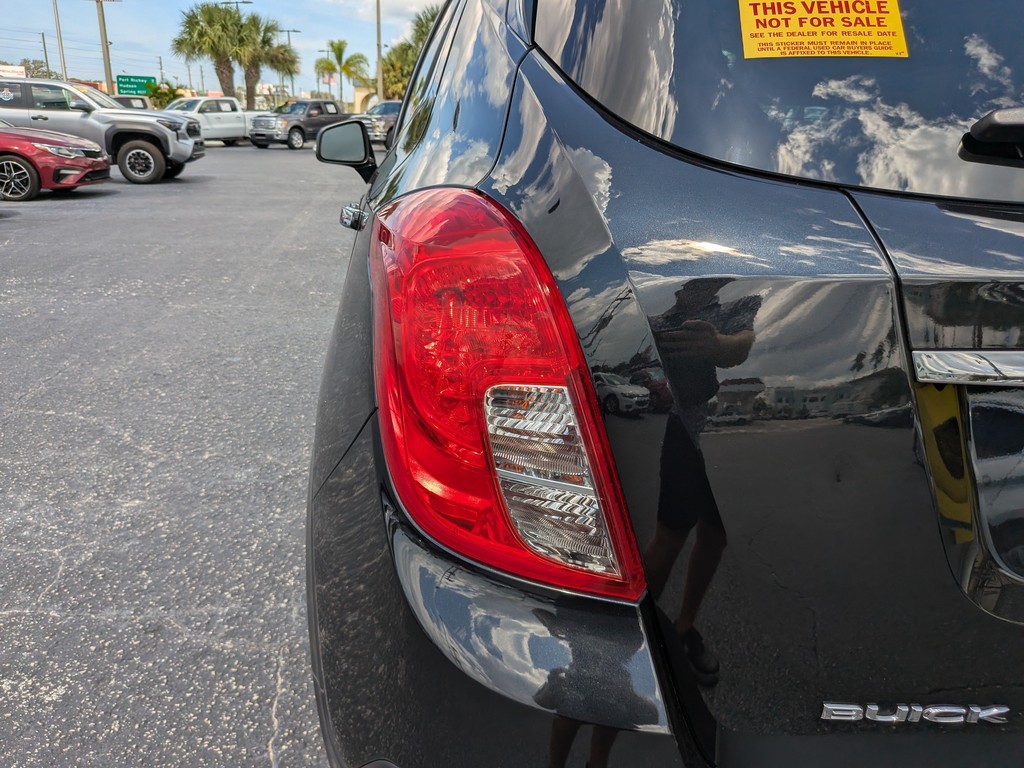 Buick Encore Vehicle Full-screen Gallery Image 07