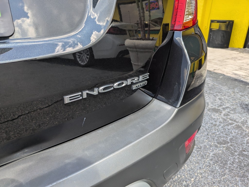 Buick Encore Vehicle Full-screen Gallery Image 08