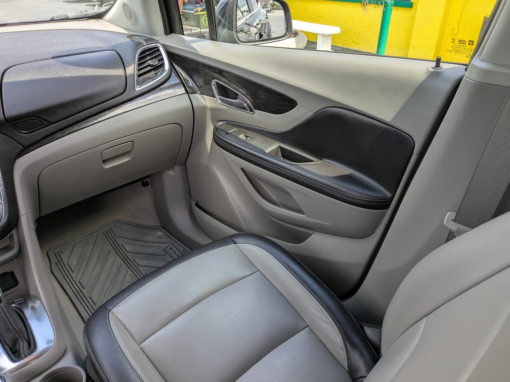 Buick Encore Vehicle Full-screen Gallery Image 15