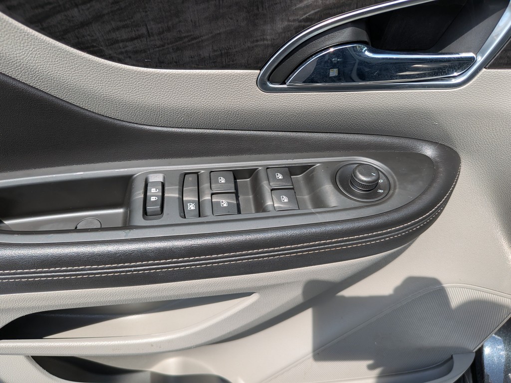 Buick Encore Vehicle Full-screen Gallery Image 17