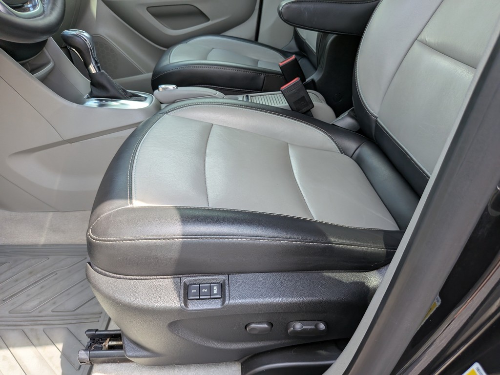 Buick Encore Vehicle Full-screen Gallery Image 18