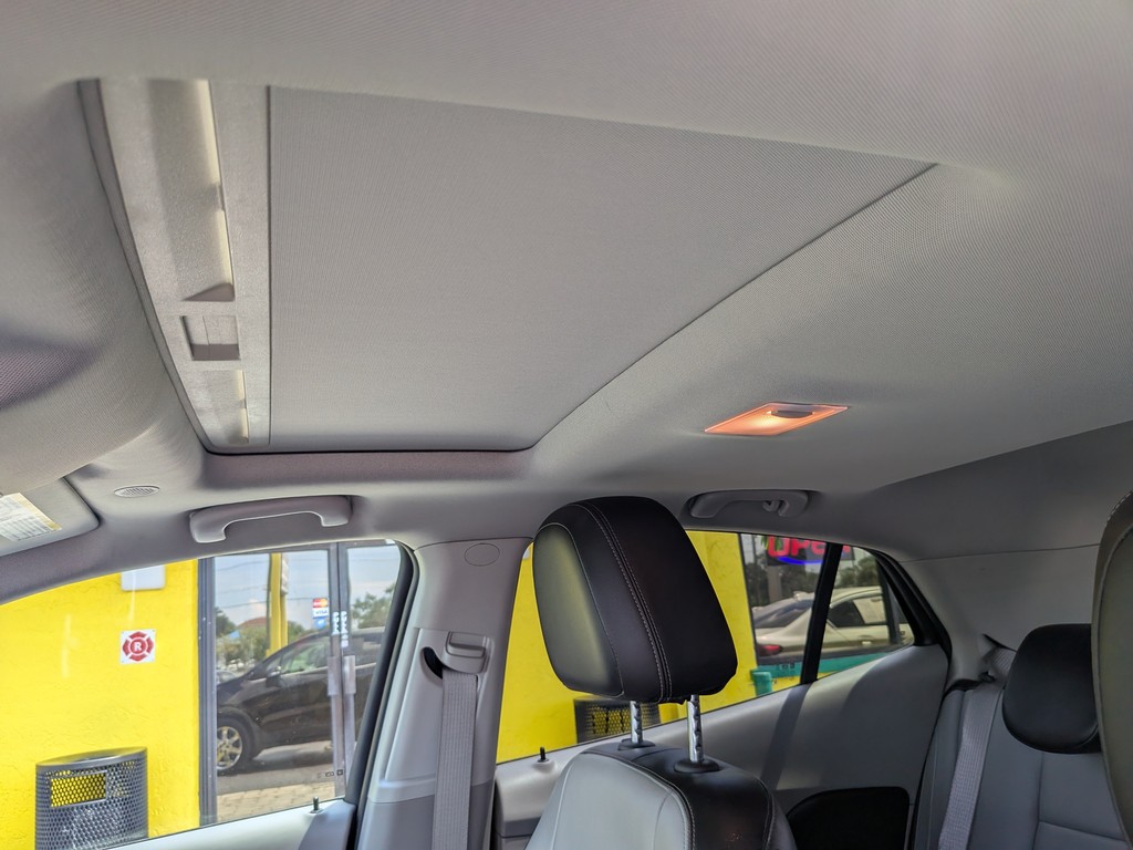 Buick Encore Vehicle Full-screen Gallery Image 19