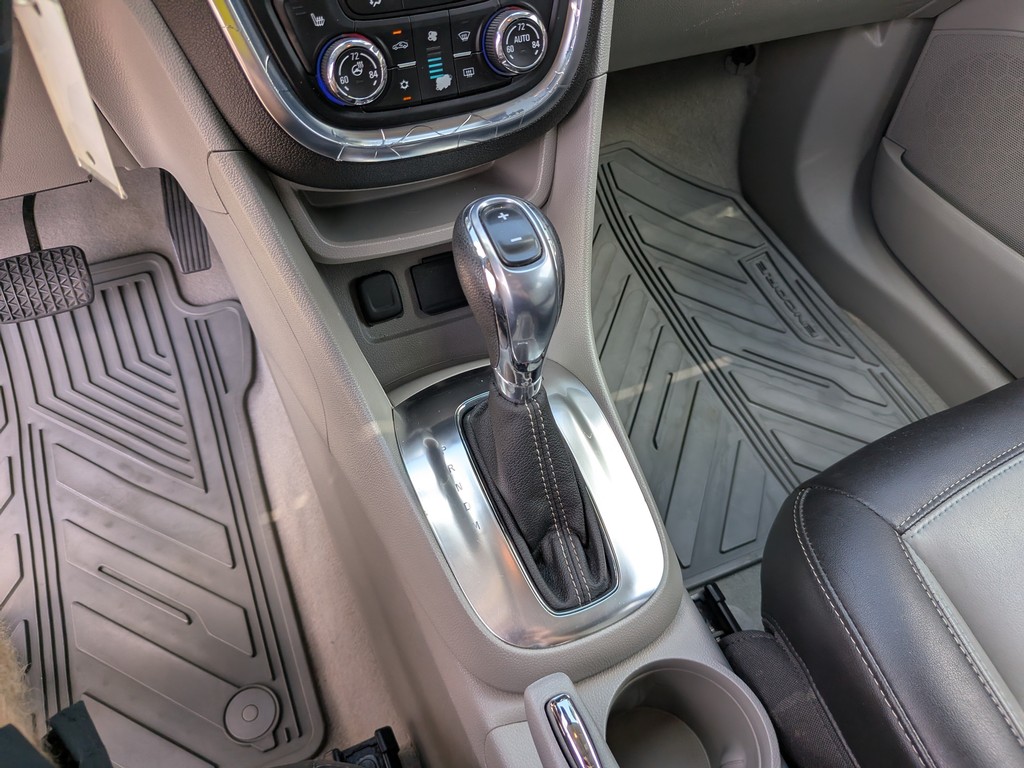 Buick Encore Vehicle Full-screen Gallery Image 24