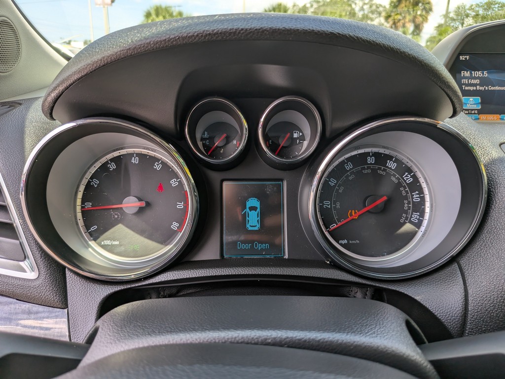 Buick Encore Vehicle Full-screen Gallery Image 31