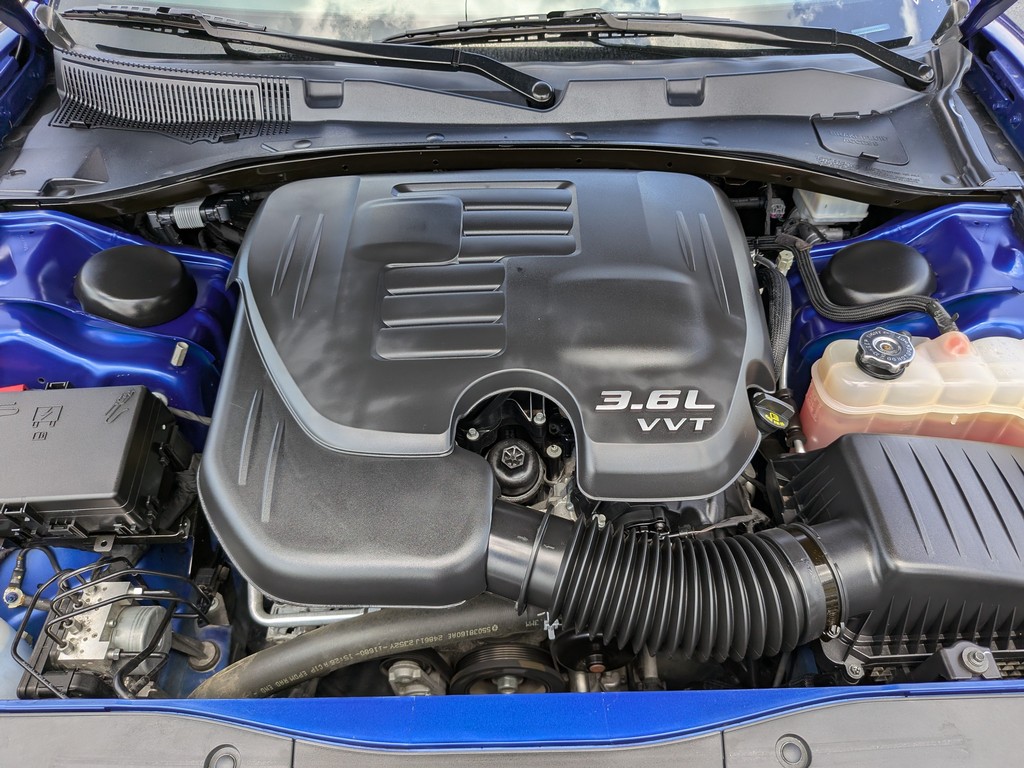 Dodge Charger Vehicle Full-screen Gallery Image 05