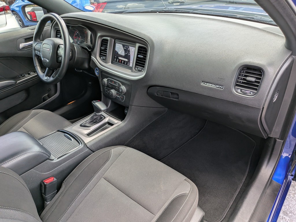 Dodge Charger Vehicle Full-screen Gallery Image 06