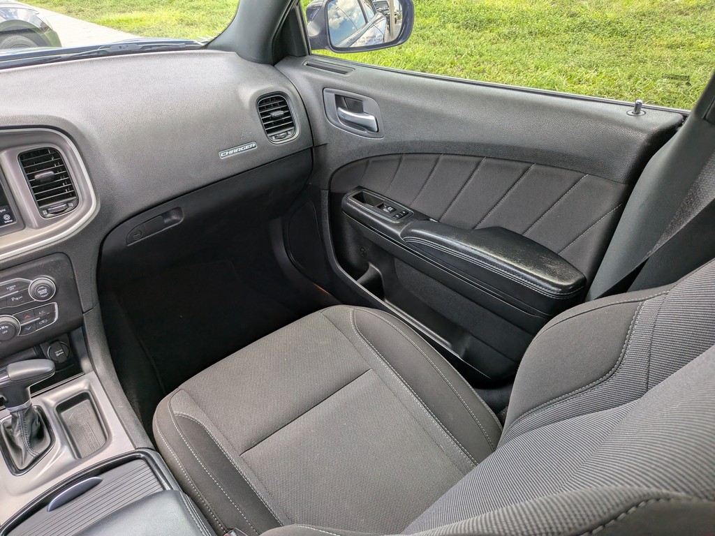 Dodge Charger Vehicle Full-screen Gallery Image 10