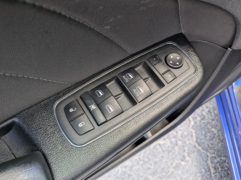 Dodge Charger Vehicle Full-screen Gallery Image 12