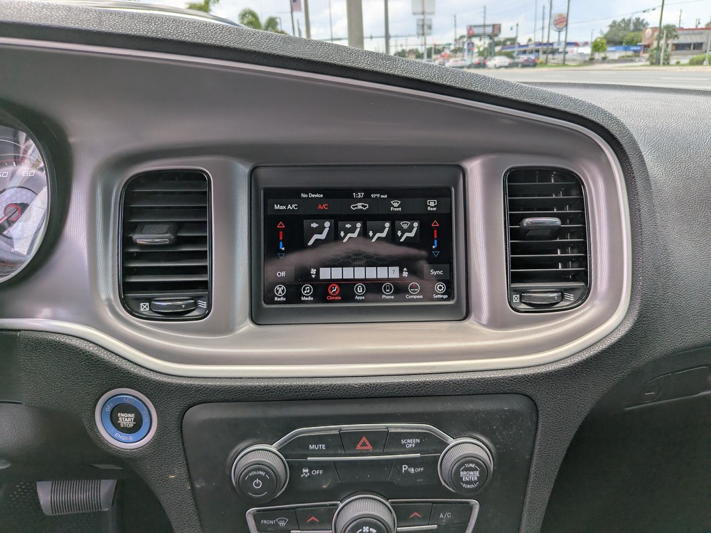Dodge Charger Vehicle Full-screen Gallery Image 15