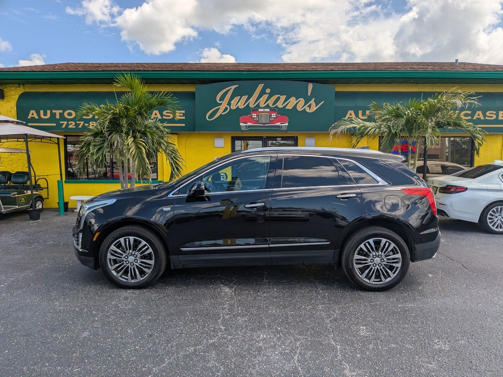 Cadillac XT5 Vehicle Full-screen Gallery Image 02