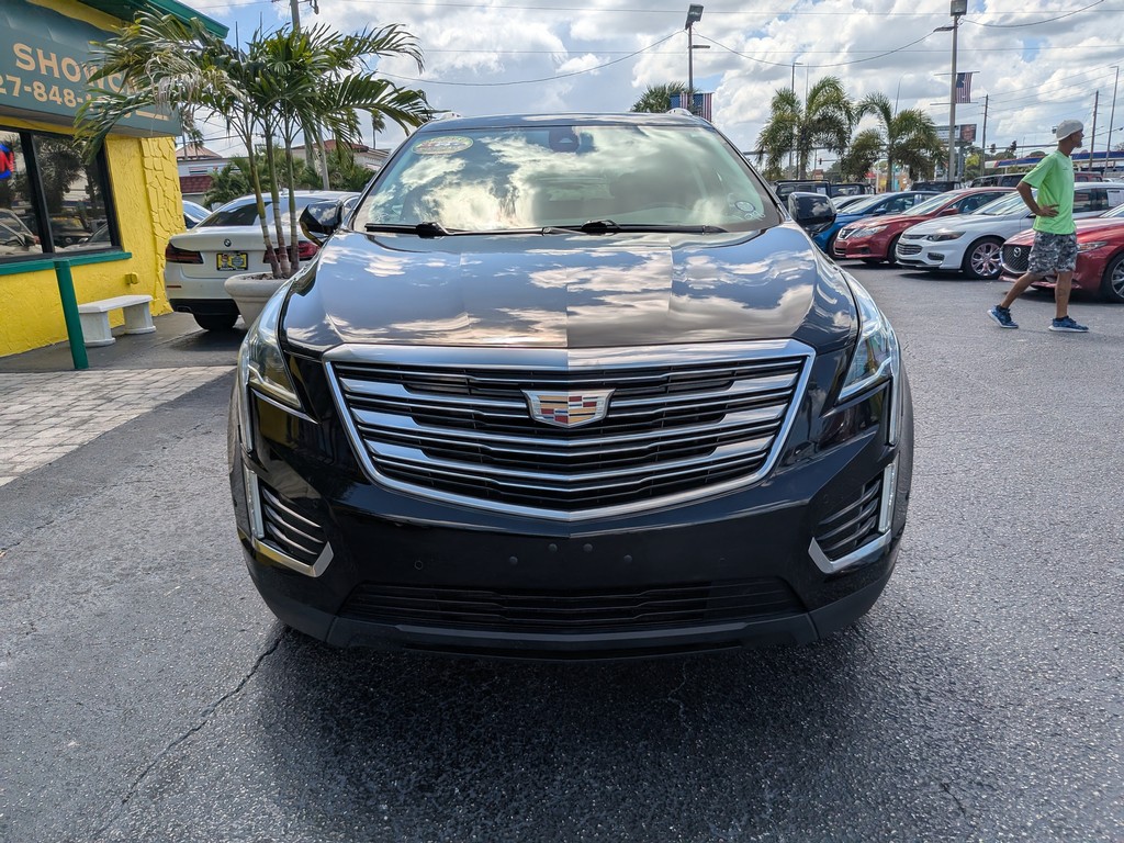 Cadillac XT5 Vehicle Full-screen Gallery Image 05