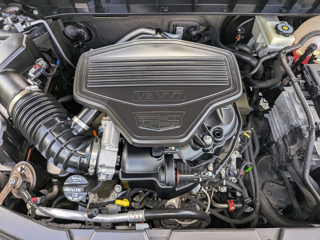Cadillac XT5 Vehicle Full-screen Gallery Image 09