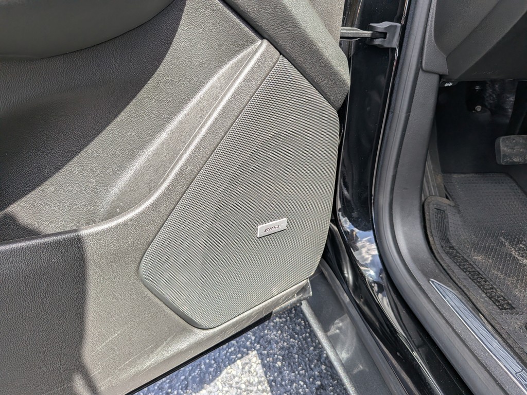 Cadillac XT5 Vehicle Full-screen Gallery Image 17