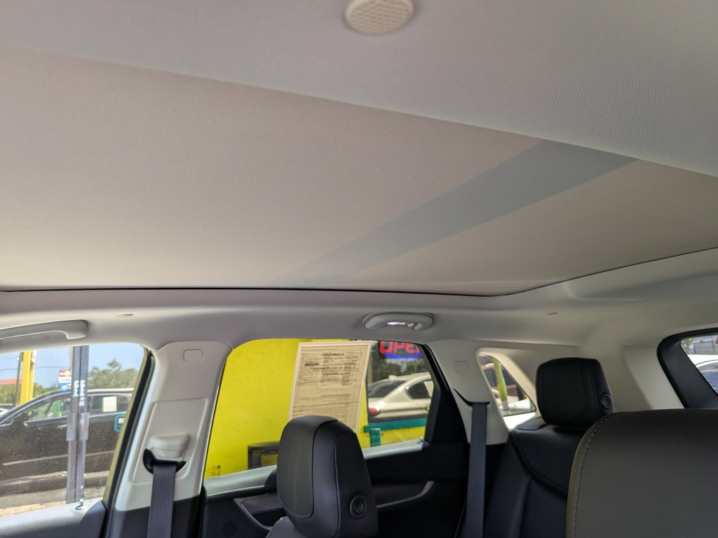 Cadillac XT5 Vehicle Full-screen Gallery Image 19