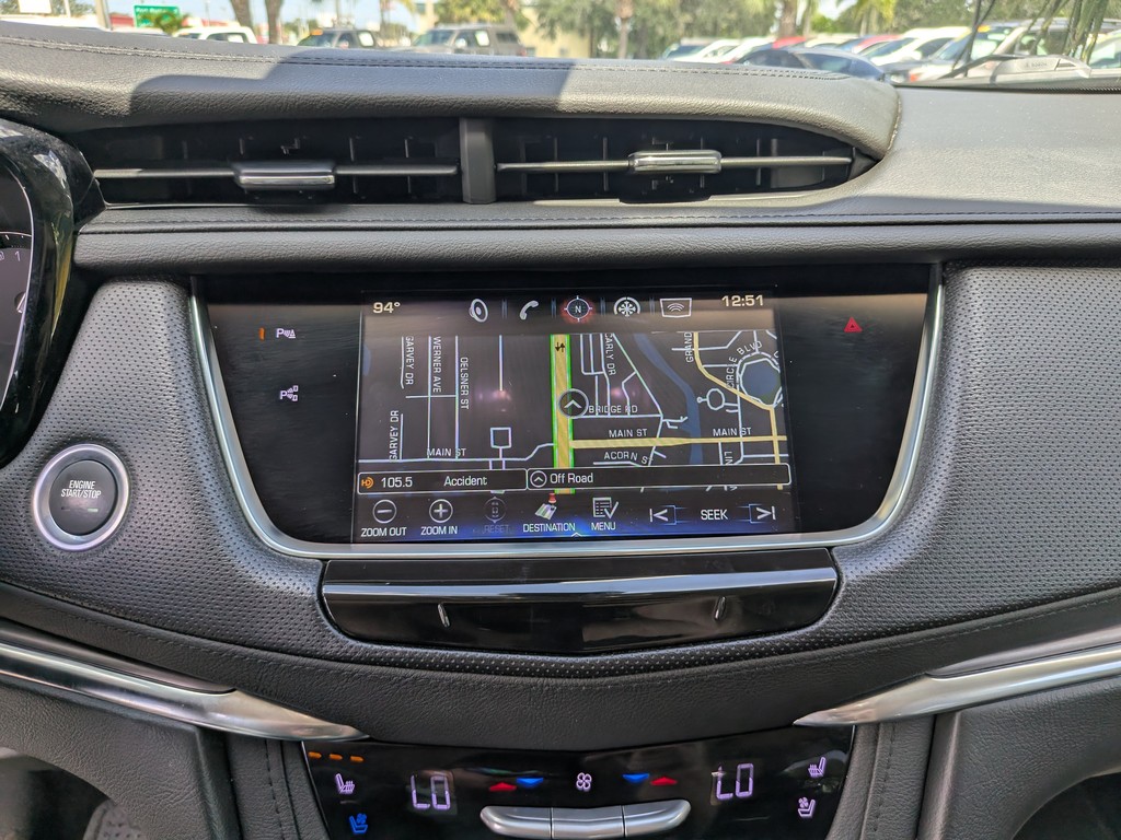 Cadillac XT5 Vehicle Full-screen Gallery Image 20