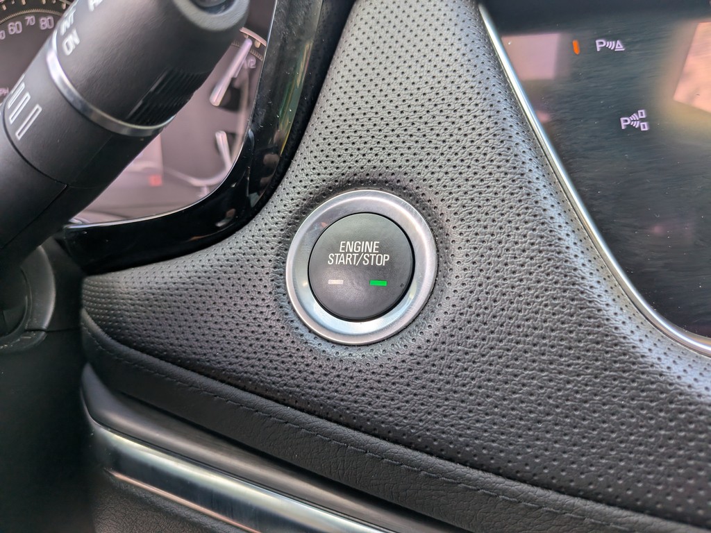 Cadillac XT5 Vehicle Full-screen Gallery Image 25