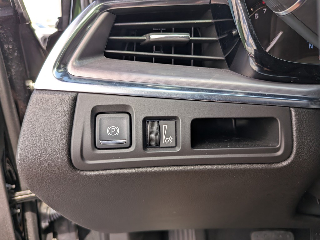 Cadillac XT5 Vehicle Full-screen Gallery Image 26