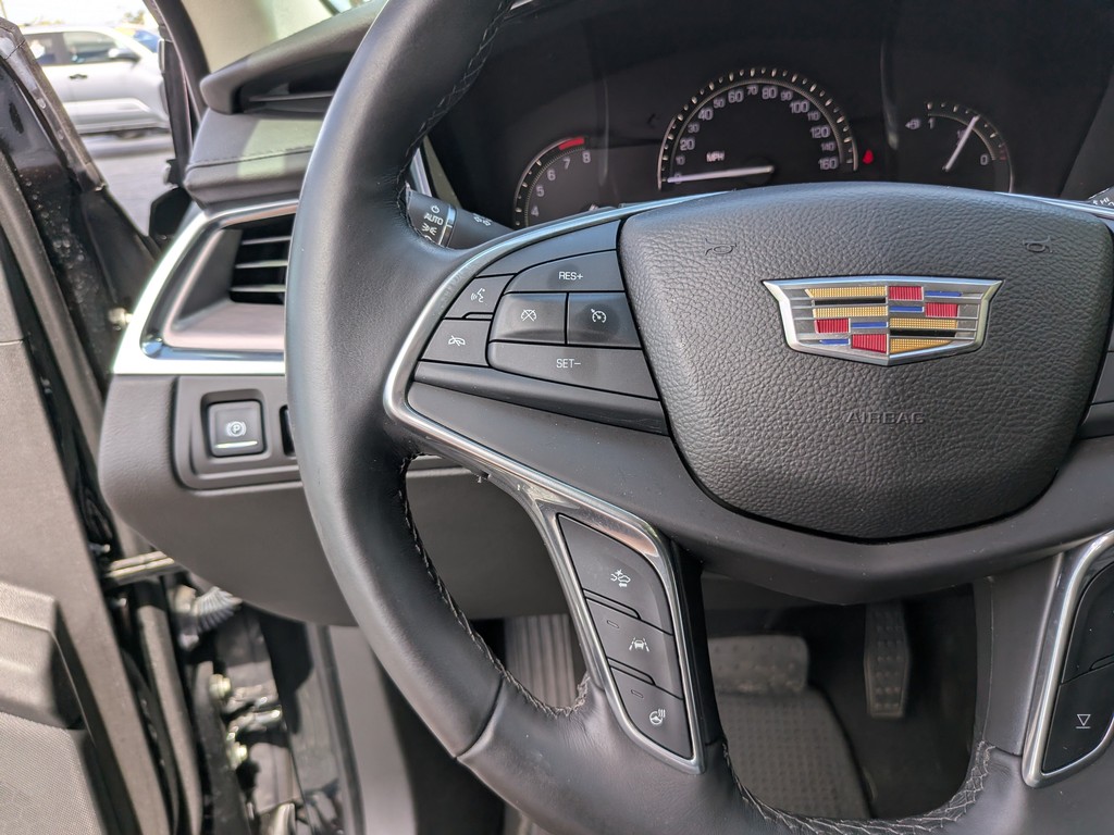 Cadillac XT5 Vehicle Full-screen Gallery Image 28